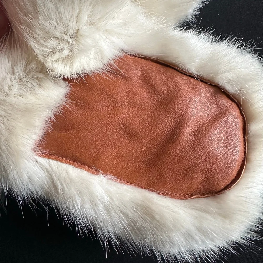 Women's Universal Thread Faux Fur Mittens